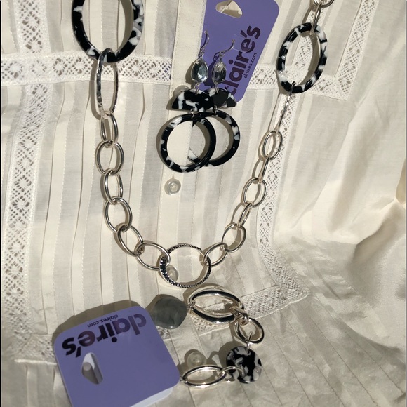 3 piece NWT Claire’s necklace bracelet and earring - Picture 2 of 4